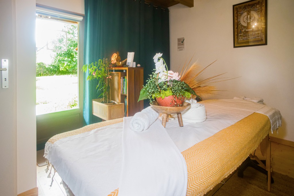 photo cabinet Mony Vong