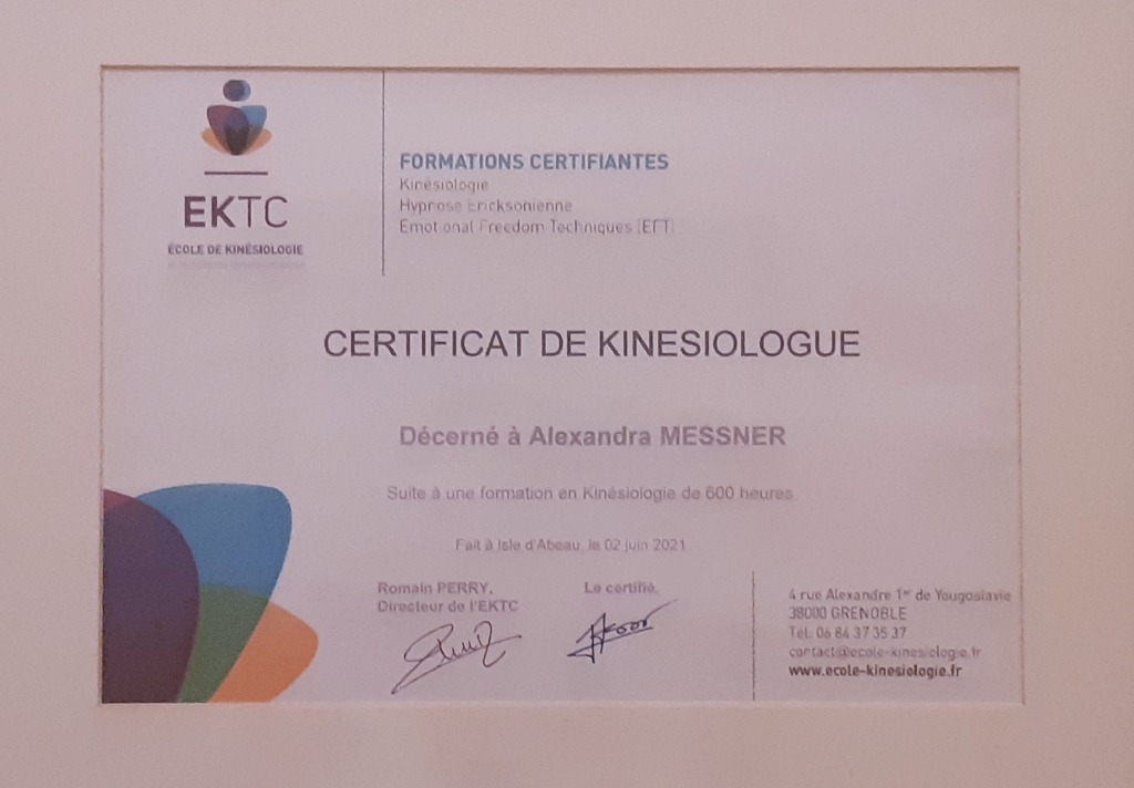 photo diplome Messner Alexandra MA Kinésiologie
