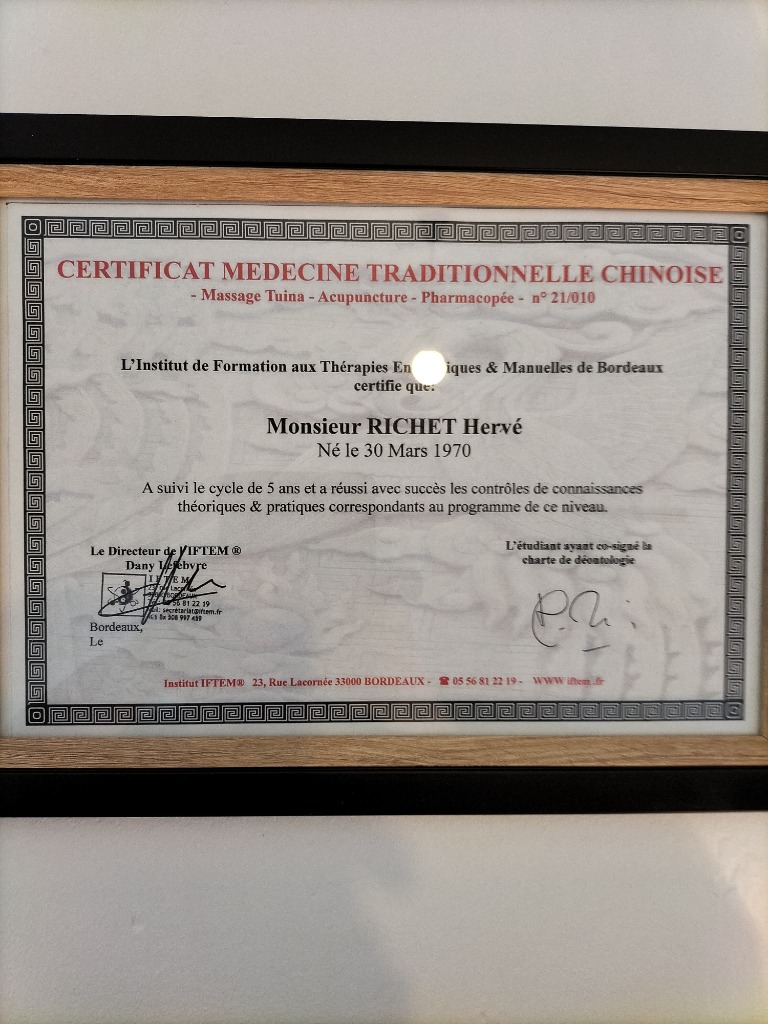 photo diplome Hervé RICHET ACUPUNCTEUR