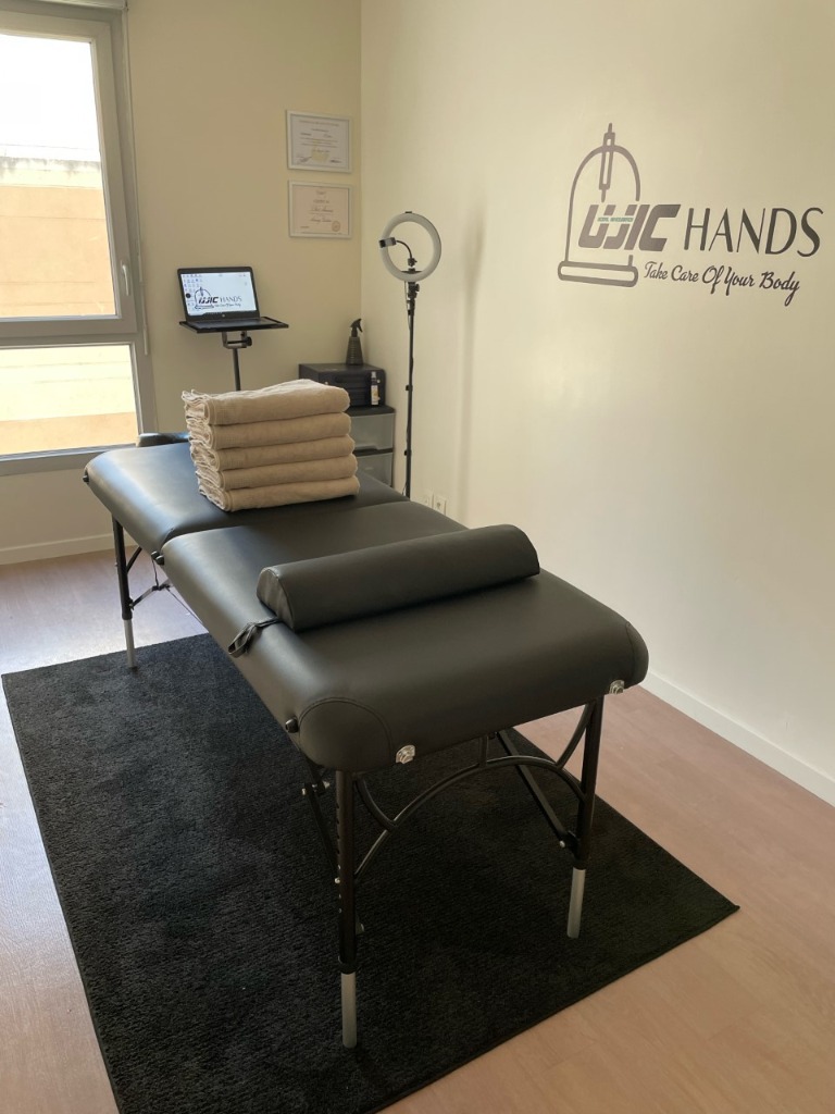 photo cabinet UJIC Hands