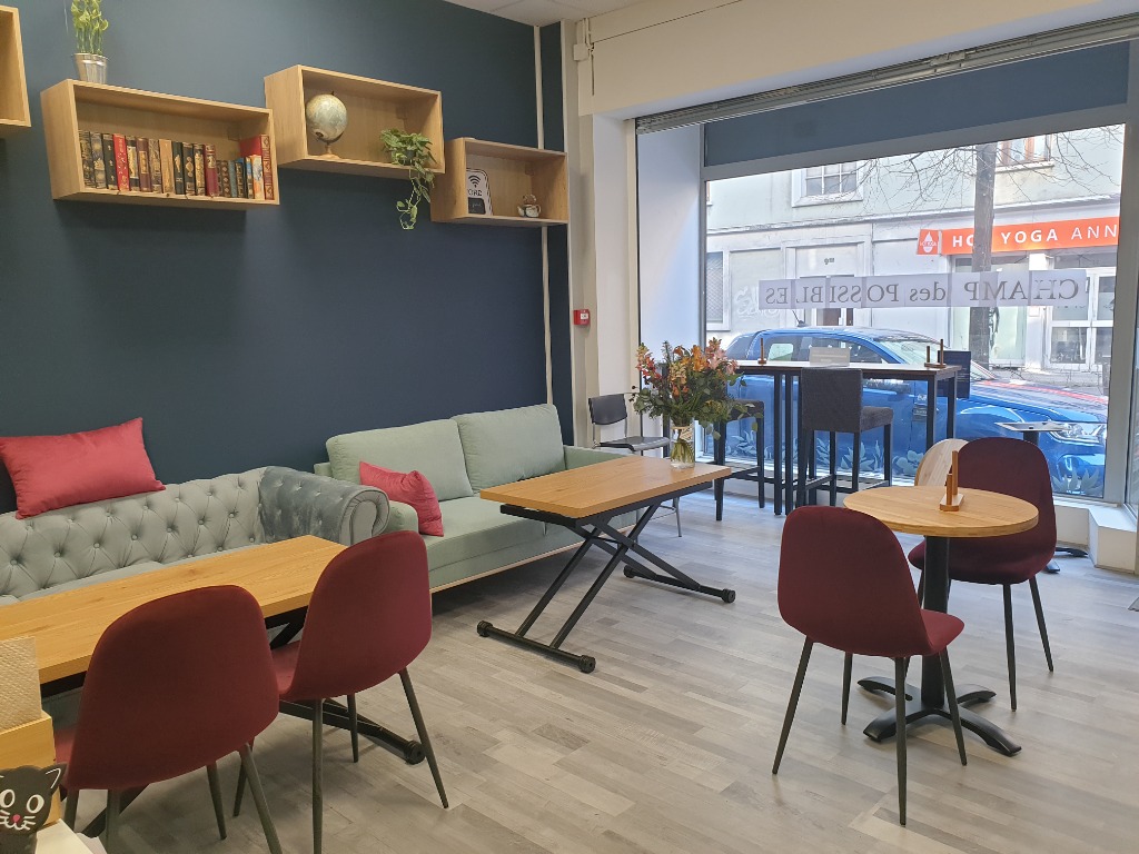 photo cabinet Le Champ Des Possibles, café littéraire d’Annecy