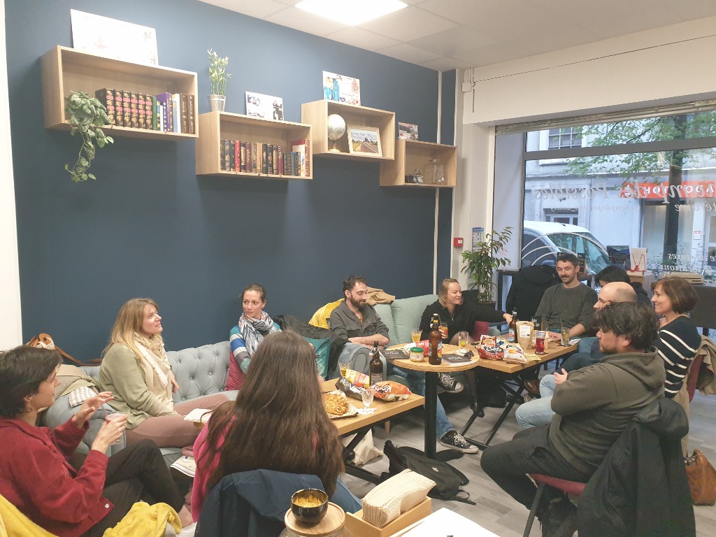 photo seance Le Champ Des Possibles, café littéraire d’Annecy