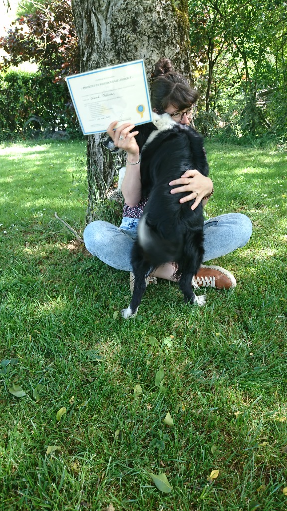 photo diplome Déborah Chalmeton - Ôlystic kinésiologie