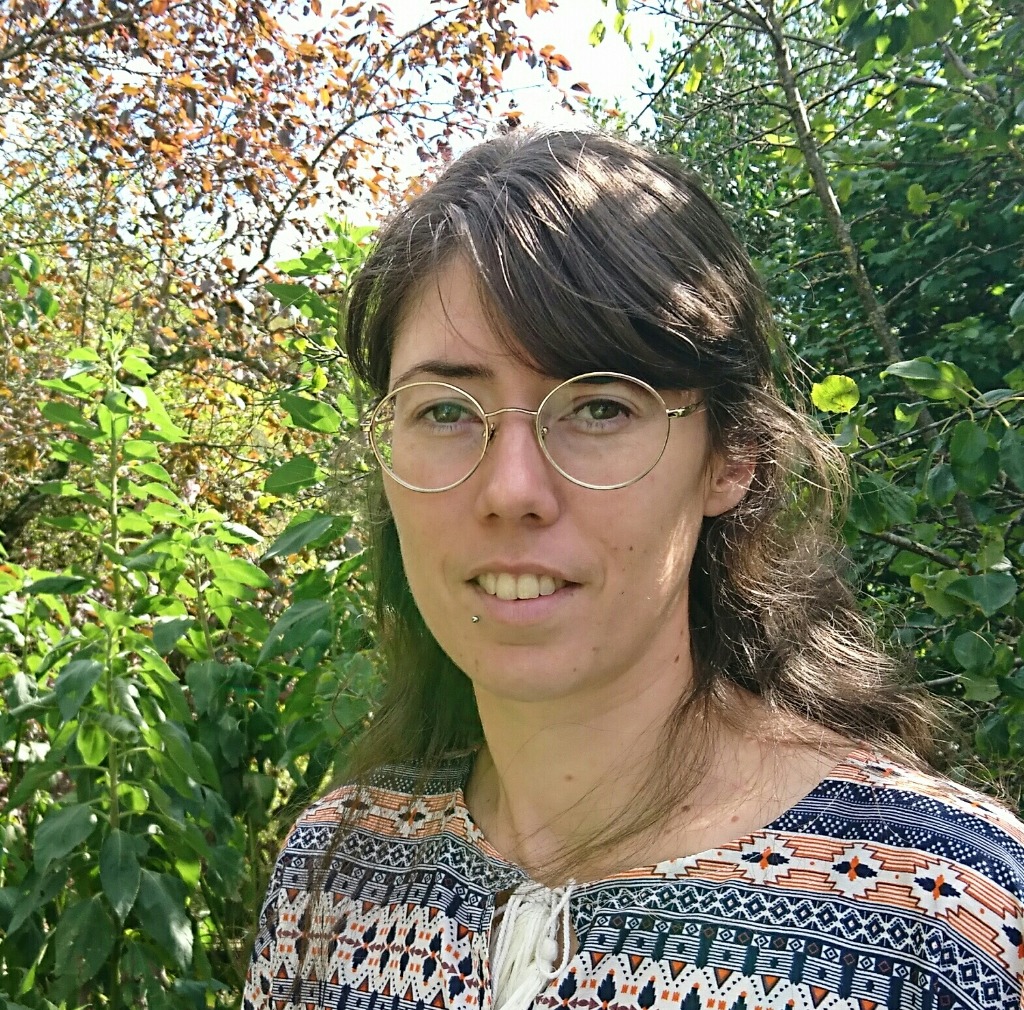 photo portrait Déborah Chalmeton - Ôlystic kinésiologie