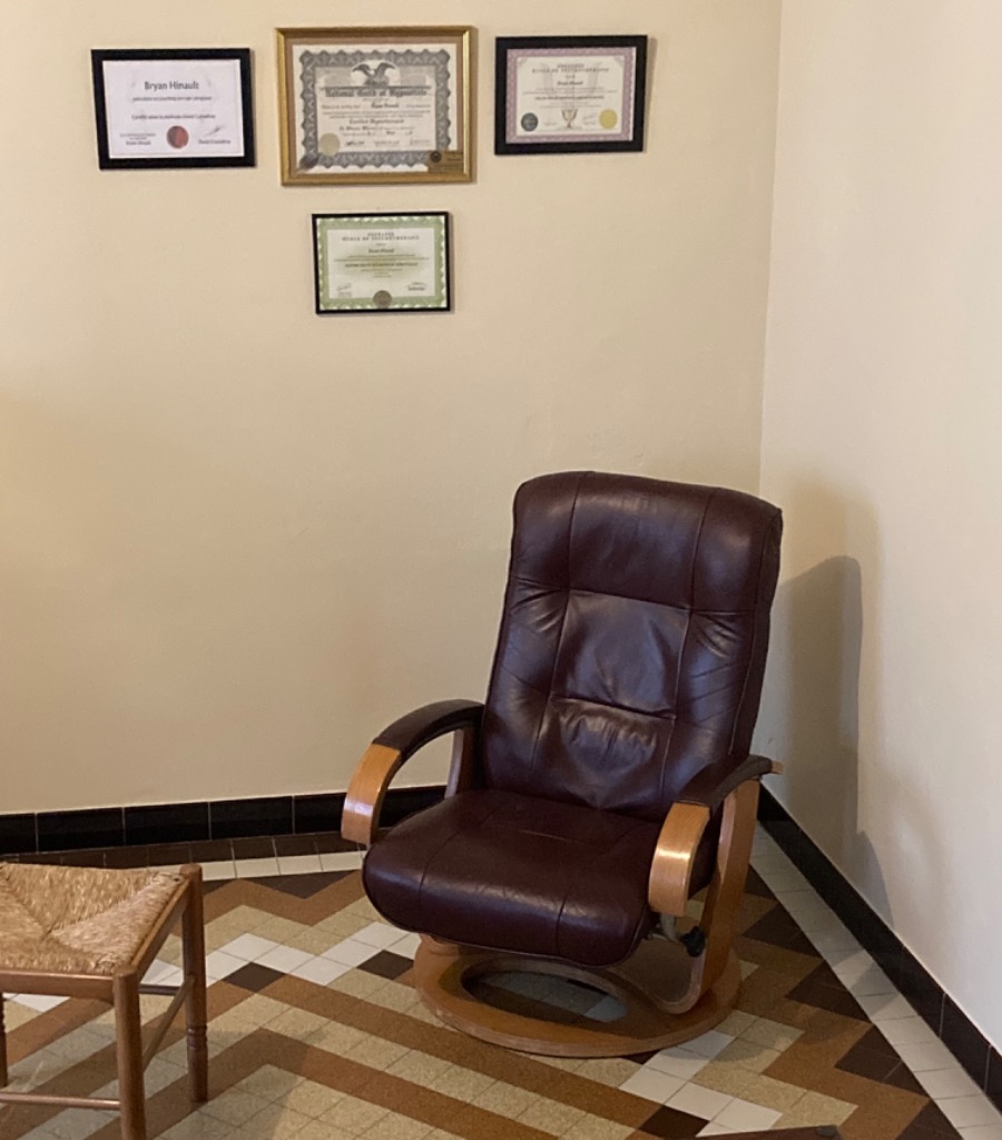 photo cabinet Bryan Hinault