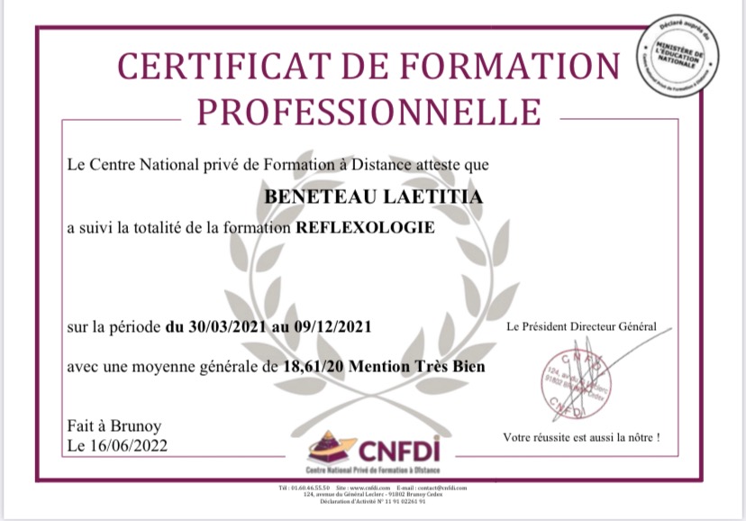 photo diplome Laëtitia B réflexologue Palmaire & Plantaire