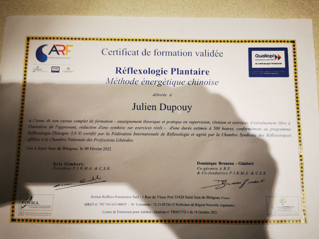 photo diplome Julien REFLEXOLOGUE