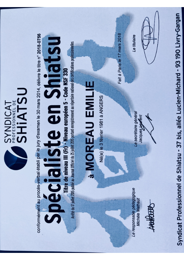 photo diplome Emilie MOREAU - Art de Santé