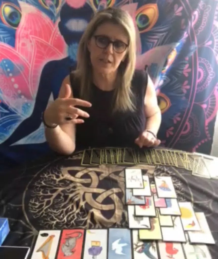 photo seance Stefanie Cartomancie ,Hypnoses & soin énergétique