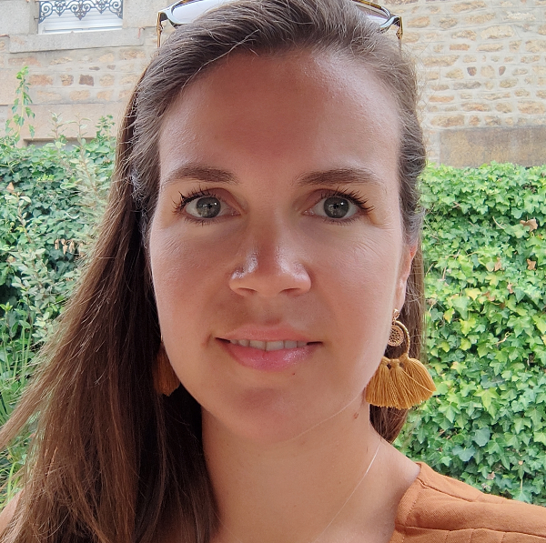 Caroline Olivacce Derenne 