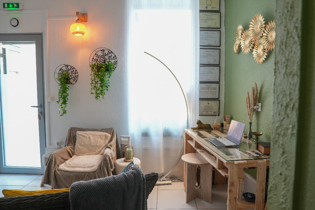 photo cabinet Caroline Faller- En-Terre-Happy