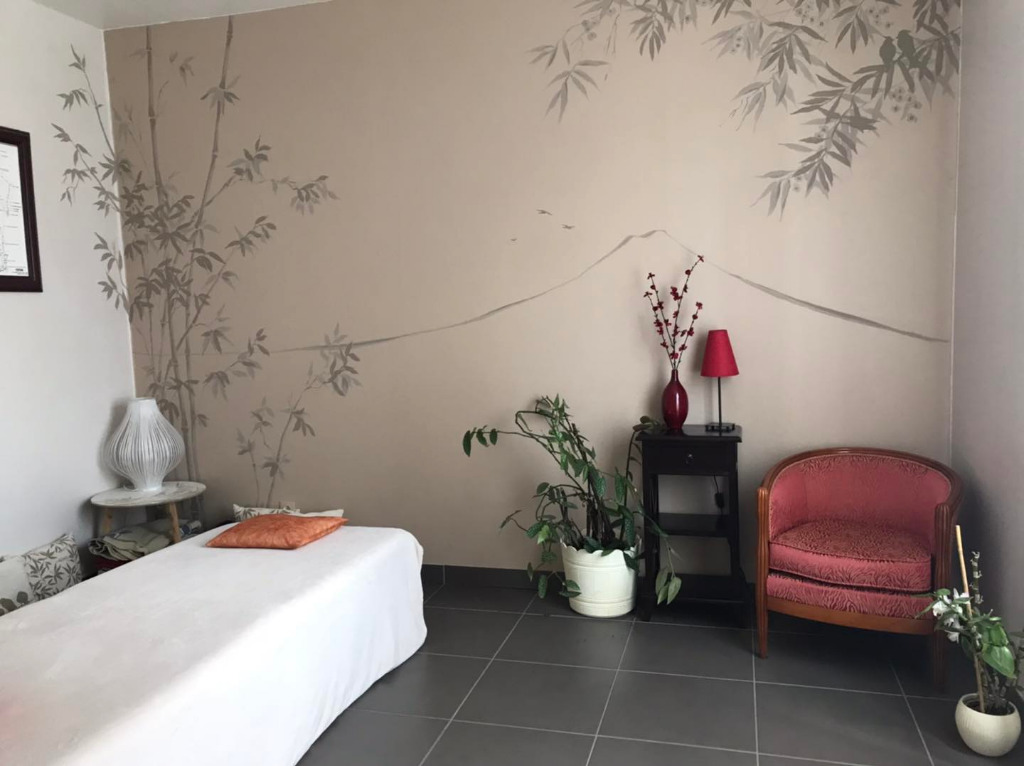 photo cabinet Sandra Megtert Shiatsu (EI)