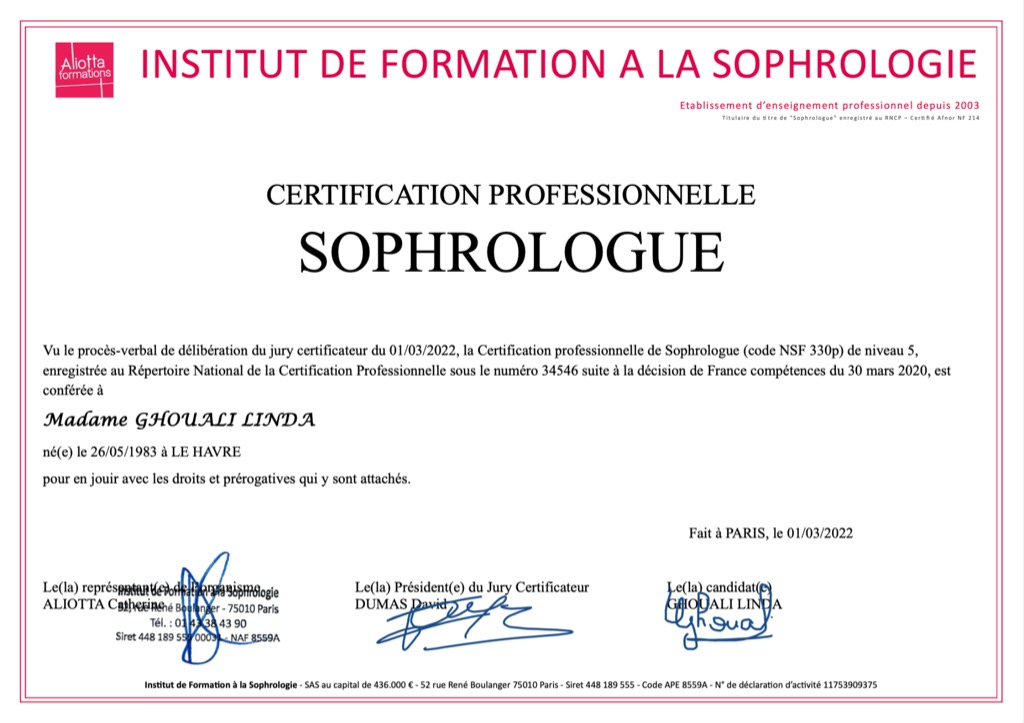 photo diplome Linda GHOUALI * AYAM Thérapie
