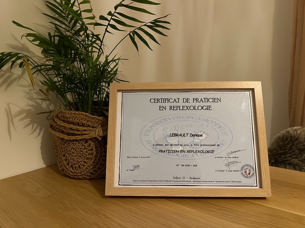 photo diplome Danique Reflexologue Limoges