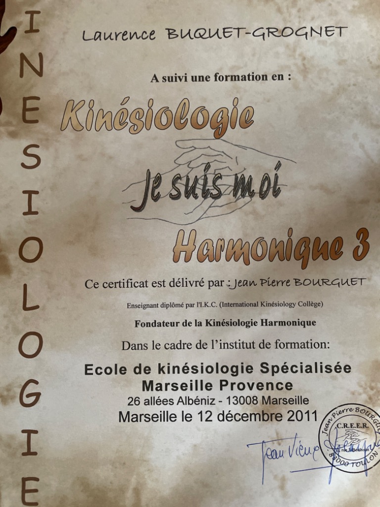 photo diplome Kinesiologue Laurence Buquet