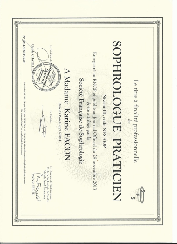 photo diplome Karine Facon Descamps 