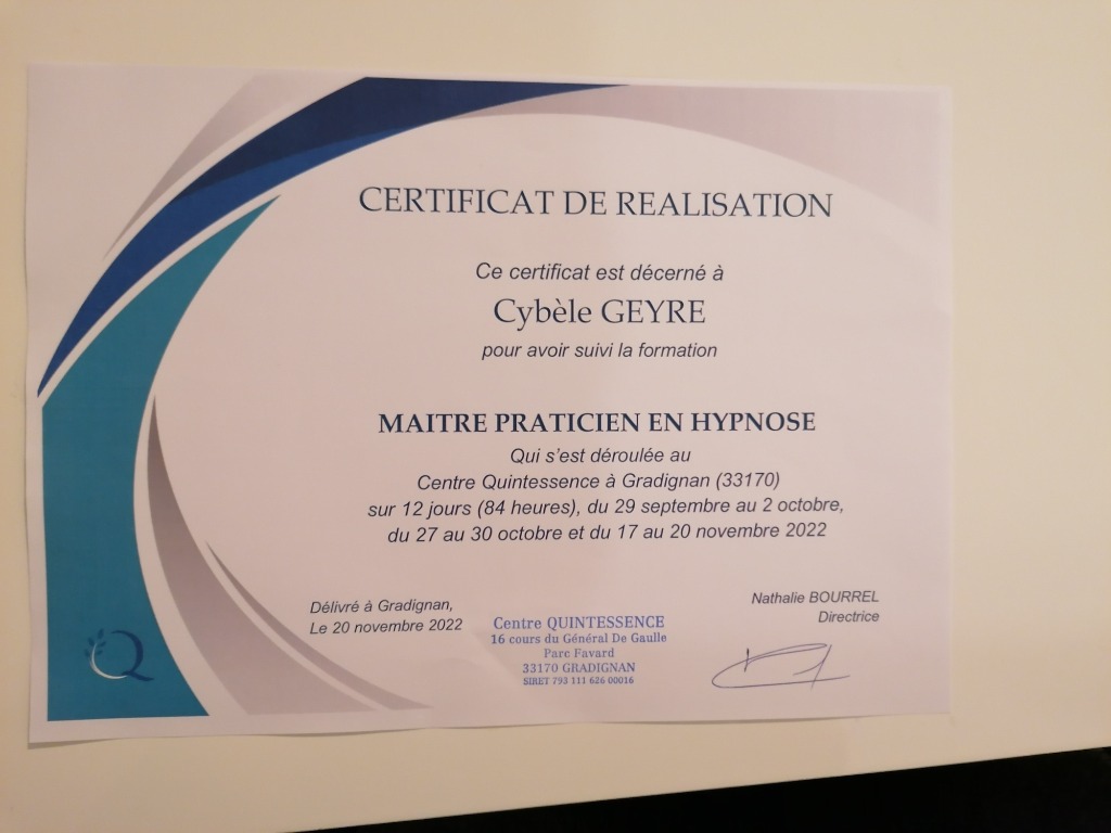 photo diplome Maître en HYPNOSE Cybèle Geyre Pessac
