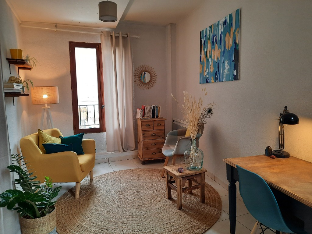 photo cabinet CARDINALE Laetitia