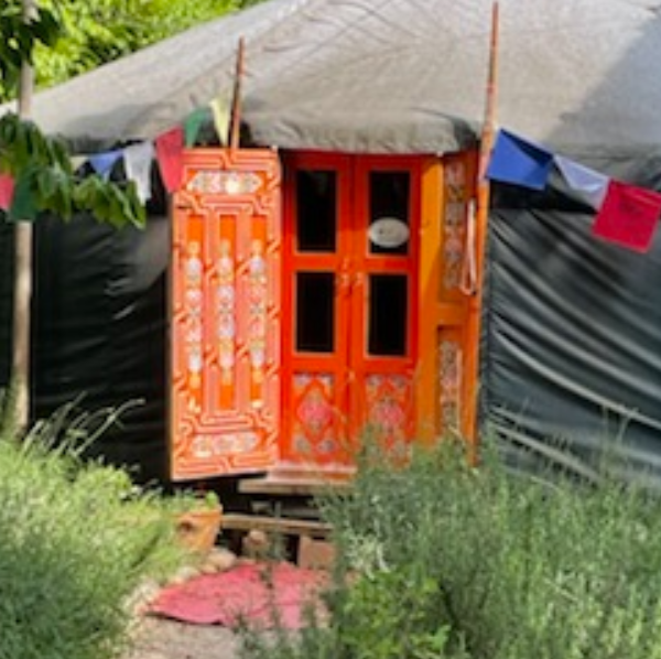Massages énergétiques et relaxants sous yourte