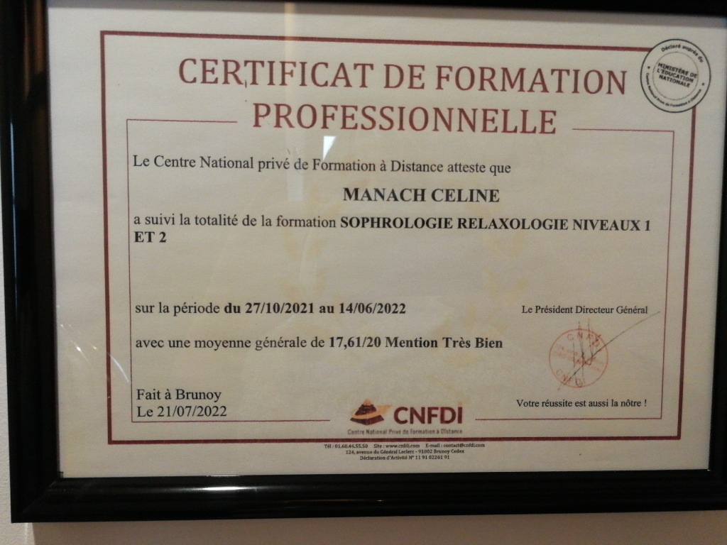 photo diplome Céline Manach sophrologue 