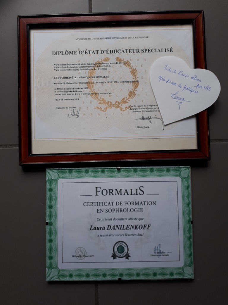 photo diplome Laura DANILENKOFF                Cabinet SOFT (EI)