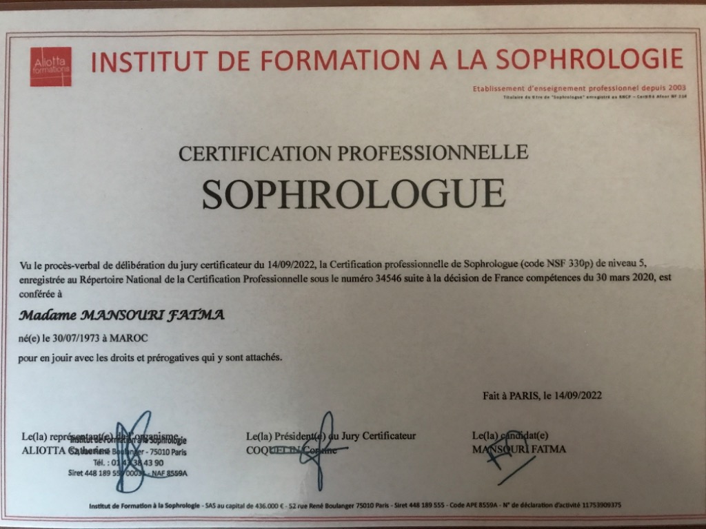 photo diplome Fatima Mansouri 