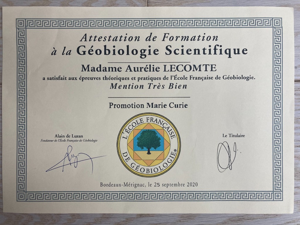 photo diplome Aurélie Lecomte - Bohm Géobiologie & Bioénergie