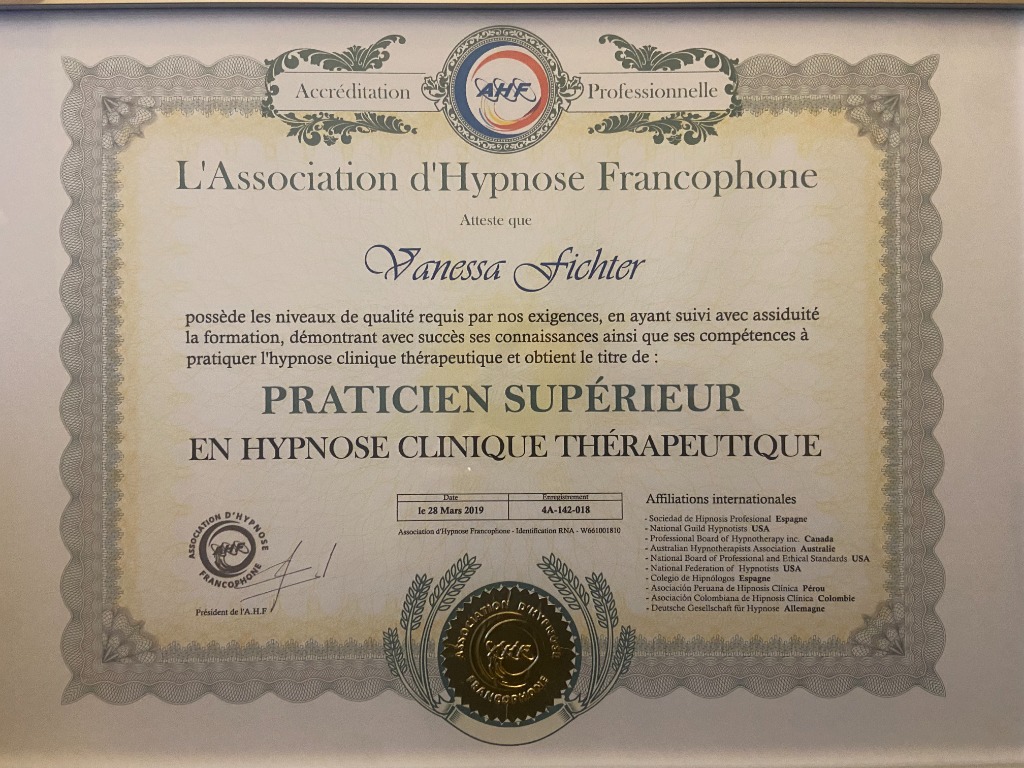 photo diplome Vanessa FICHTER (cabinet OHRBE)