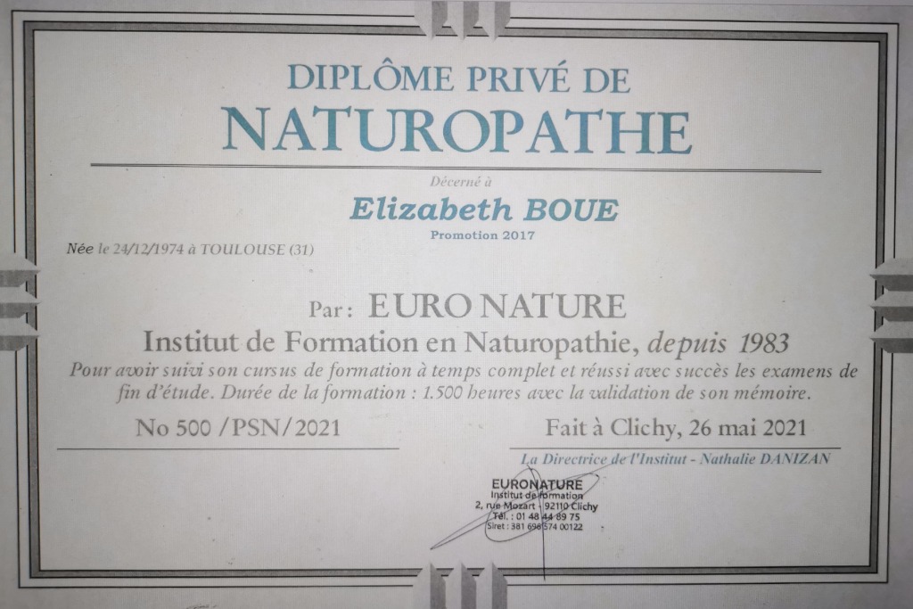 photo diplome ELIZABETH BOUE