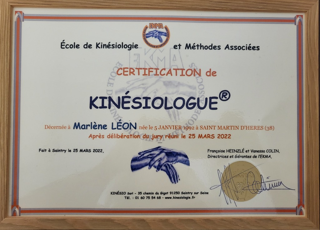 photo diplome Marlène Léon - Kinésiologie & Reiki