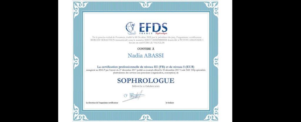 photo diplome Nadia Abassi - LS