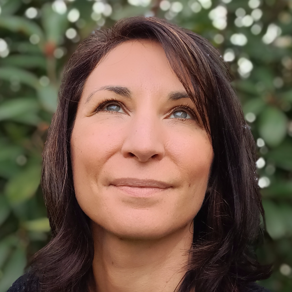 Mélanie Charriau-Naturopathe iridologue-Massages