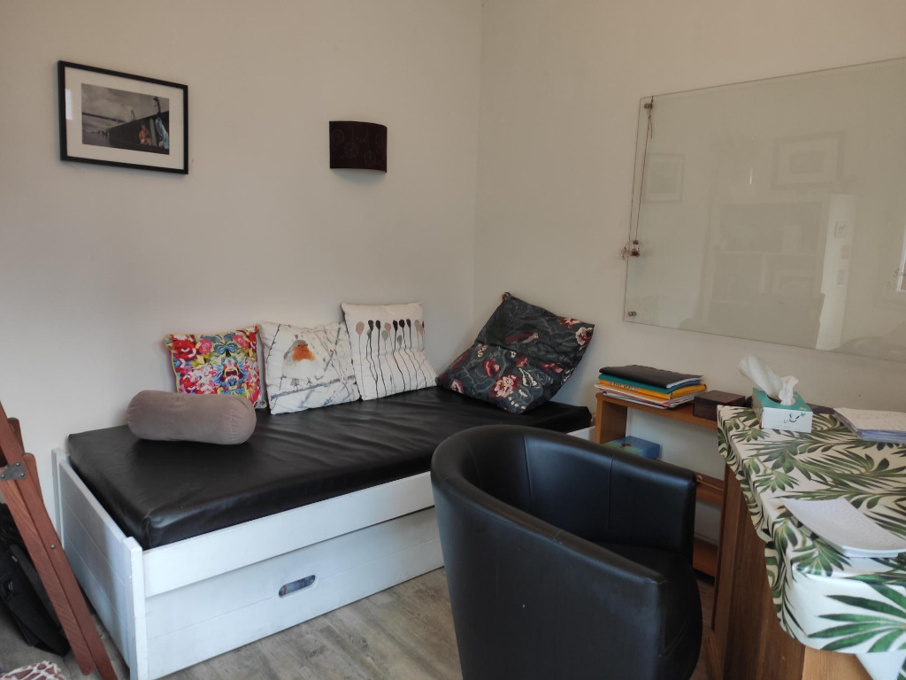 photo cabinet Emmanuelle AILHAUD