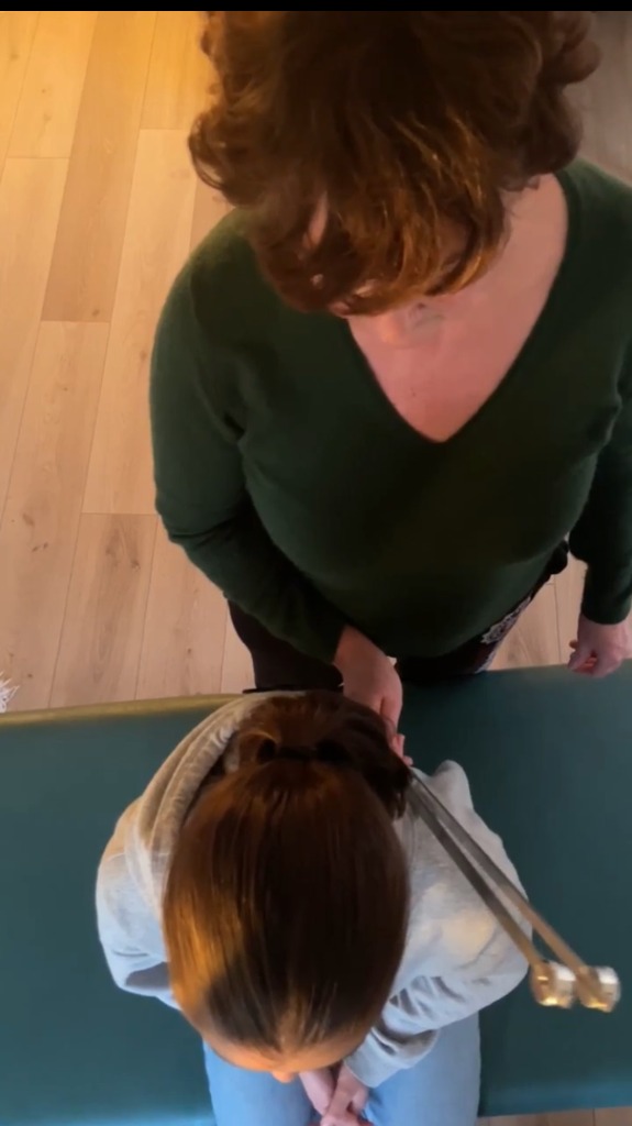 photo seance Isabelle Chartier chrysothérapeute