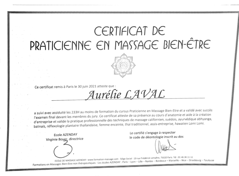 photo diplome Aurélie Laval Massages