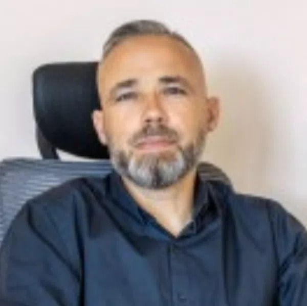 photo portrait Auvergne.hypnose.emdr  Guillaume Badon 