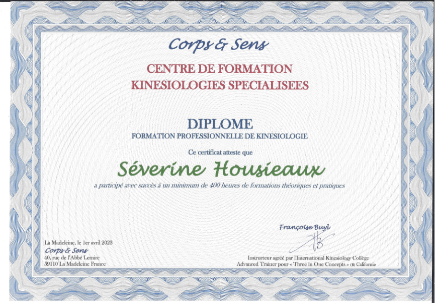 photo diplome Séverine Housieaux  / Time To Kinésio