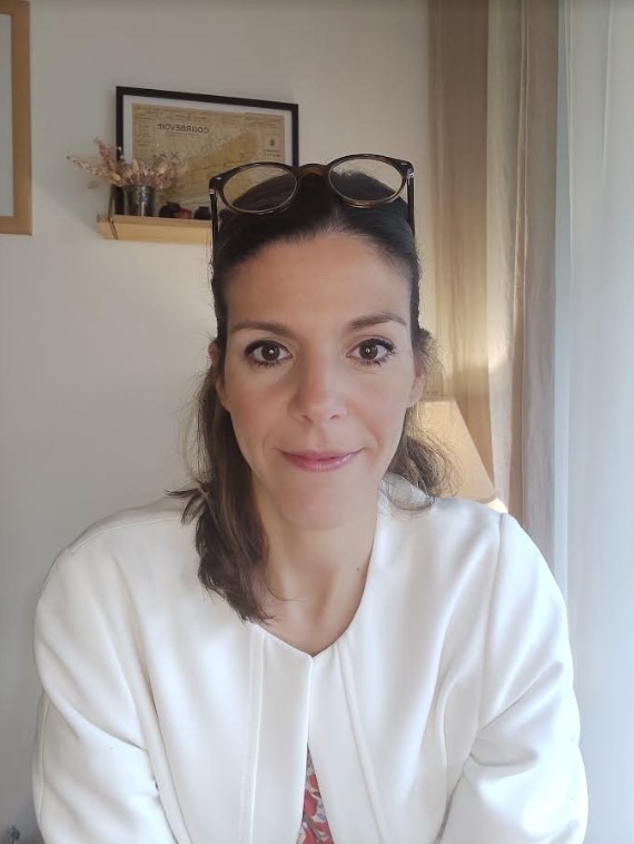 photo portrait Raphaëlle LEMOUES | Sophrologie, TCC, Hypnose