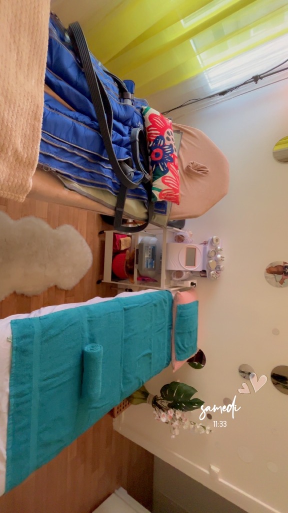 photo cabinet AUTOUR D’ELLES.PARIS