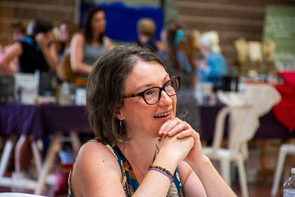 photo activite Sandra BOURREL médium énergeticienne, géobiologue.