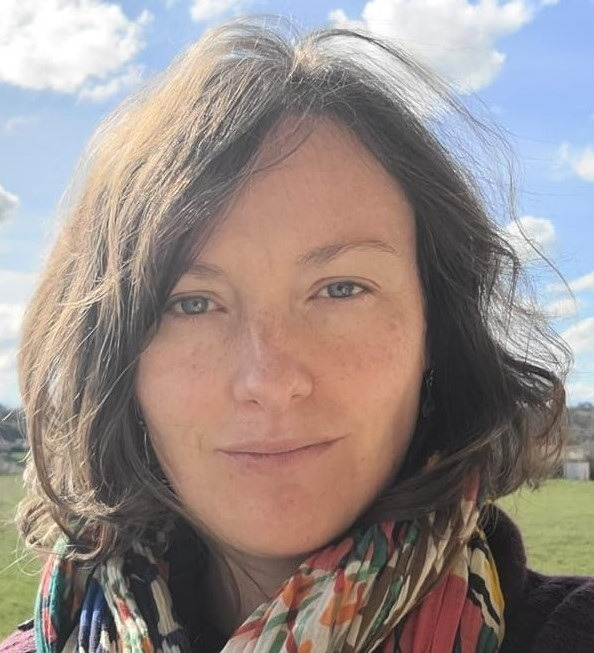 photo portrait Sandra BOURREL médium énergeticienne, géobiologue.