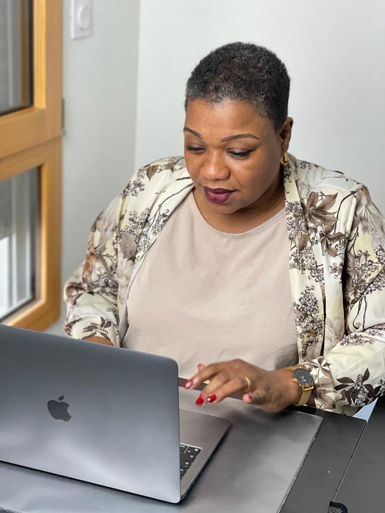 photo portrait Marie Laure SERILAUD - Zoe Conseil