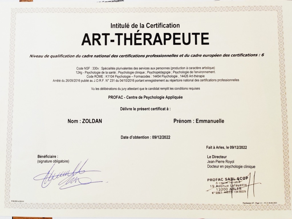 photo diplome Emmanuelle Zoldan Art- Thérapeute certifiée RNCP