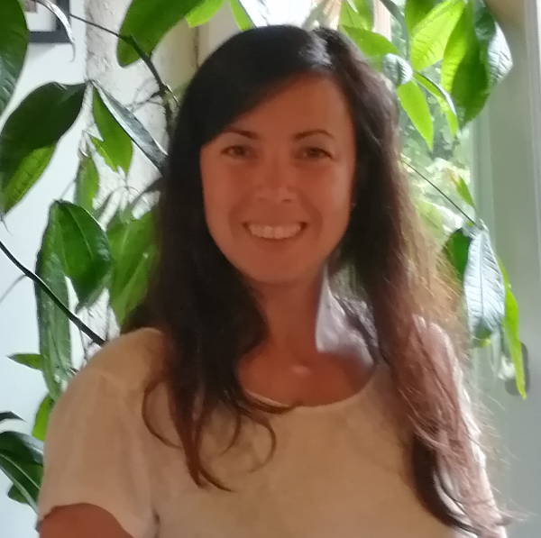 Dans les mains de Claudia