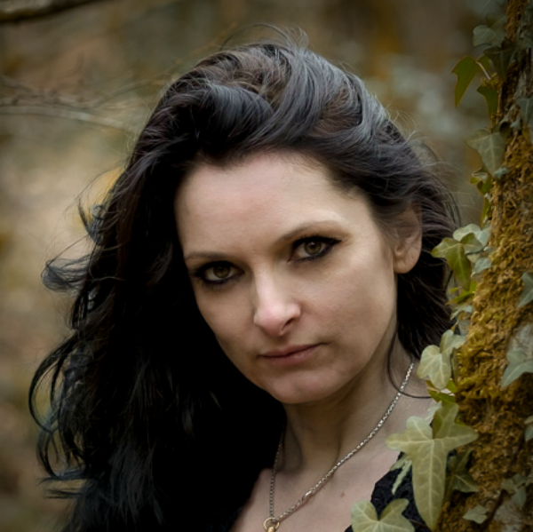 EMILIA VUOCOLO  Médium/Guérisseuse/Voyance