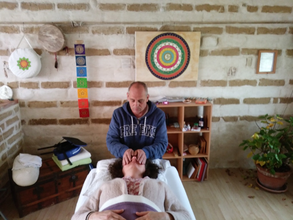 photo seance Centre Holistique soins & formations Terre d’Amour