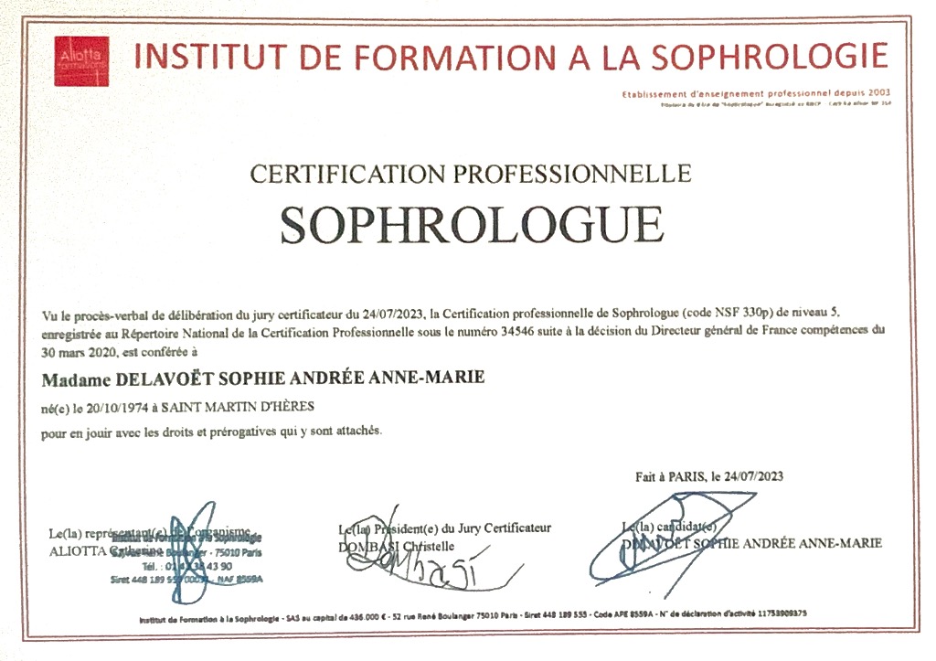 photo diplome EI Sophie Delavoët Sophrologue