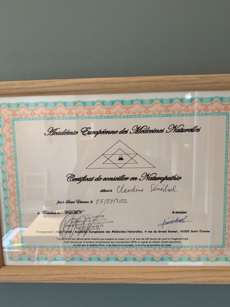 photo diplome Claudine Sénéchal naturopathe
