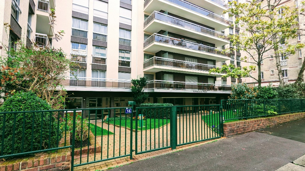 photo cabinet Claire FONVIEILLE