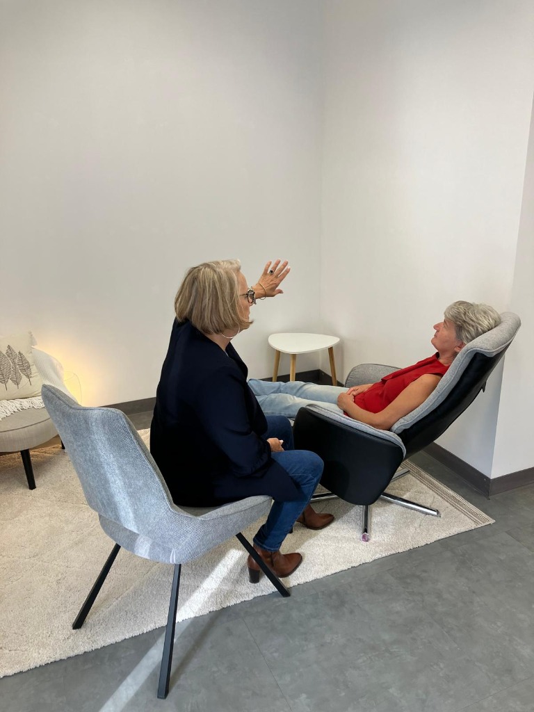 photo seance VERONIQUE VICAT Hypnothérapeute Psychopraticien